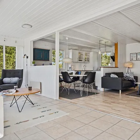 Gorgeous In With Kitchen Holiday home *